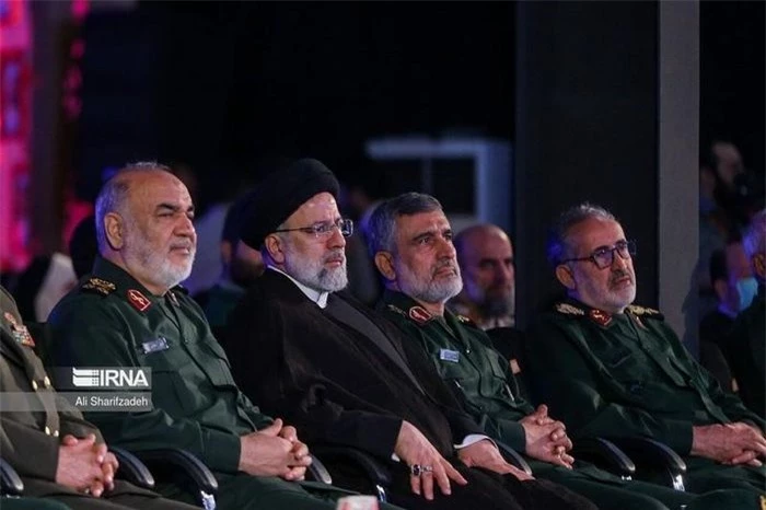 Lực lượng vũ trang Iran mới đây đã chính thức ra mắt tên lửa siêu thanh Fattah-2, buổi lễ giới thiệu vũ khí này đã được công bố rộng rãi trên các phương tiện truyền thông, với sự có mặt của nhiều lãnh đạo cấp cao của đất nước.