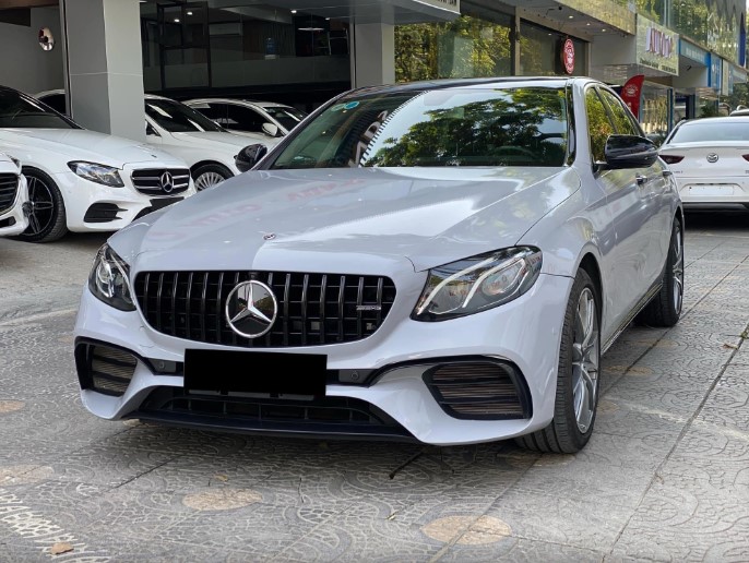 Trung Ruồi rao bán Mercedes-Benz E 200 sau 5 năm "chinh chiến", giá chỉ ngang Toyota Camry bản tiêu chuẩn