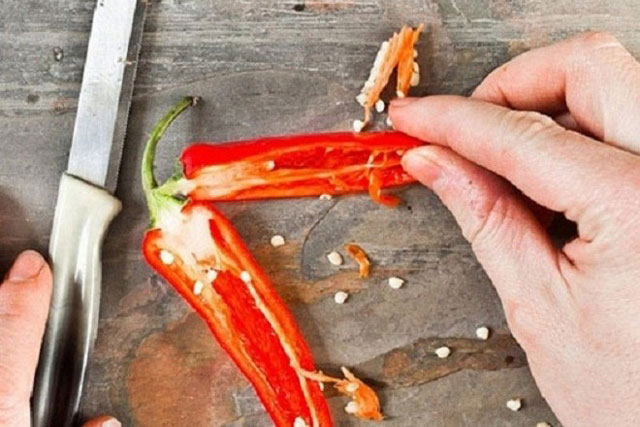 Mẹo xử lý khi bị ớt dính lên da, mắt