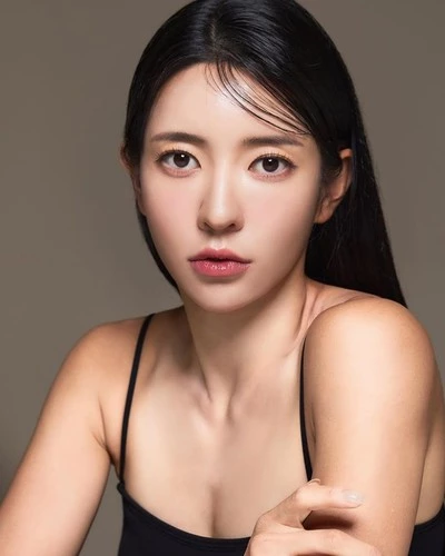 Sức hút của Kim Ji Eun càng được tăng lên khi tập trung sáng tạo nội dung trên các nền tảng mạng xã hội.