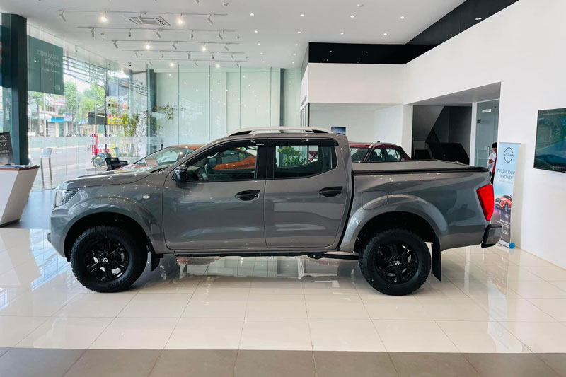 'Kẻ ngáng đường' Ford Ranger giảm giá mạnh trong tháng 12