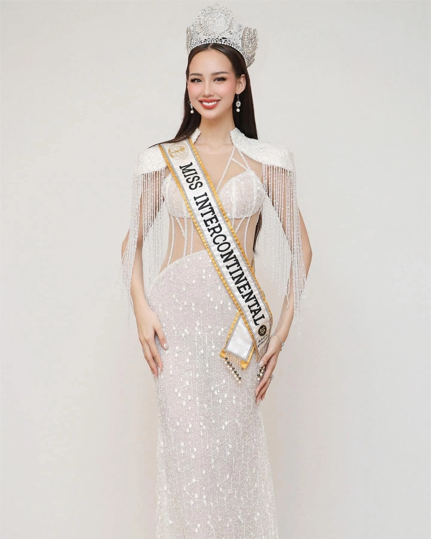 Bảo Ngọc mặc táo bạo khi sắp hết nhiệm kỳ Hoa hậu Liên lục địa ảnh 5