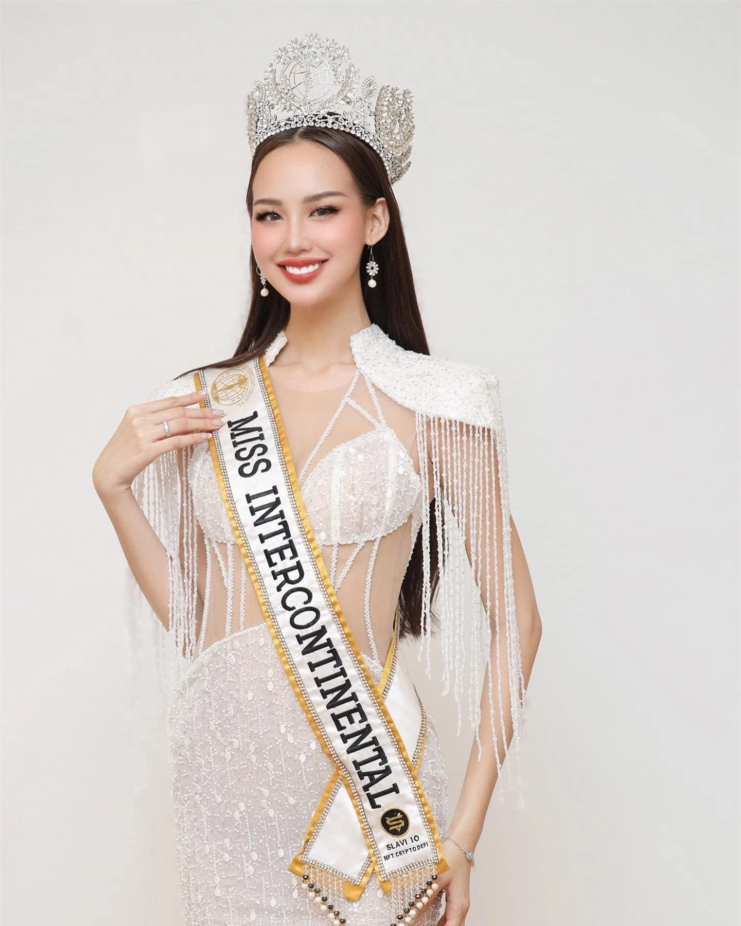 Bảo Ngọc mặc táo bạo khi sắp hết nhiệm kỳ Hoa hậu Liên lục địa ảnh 7