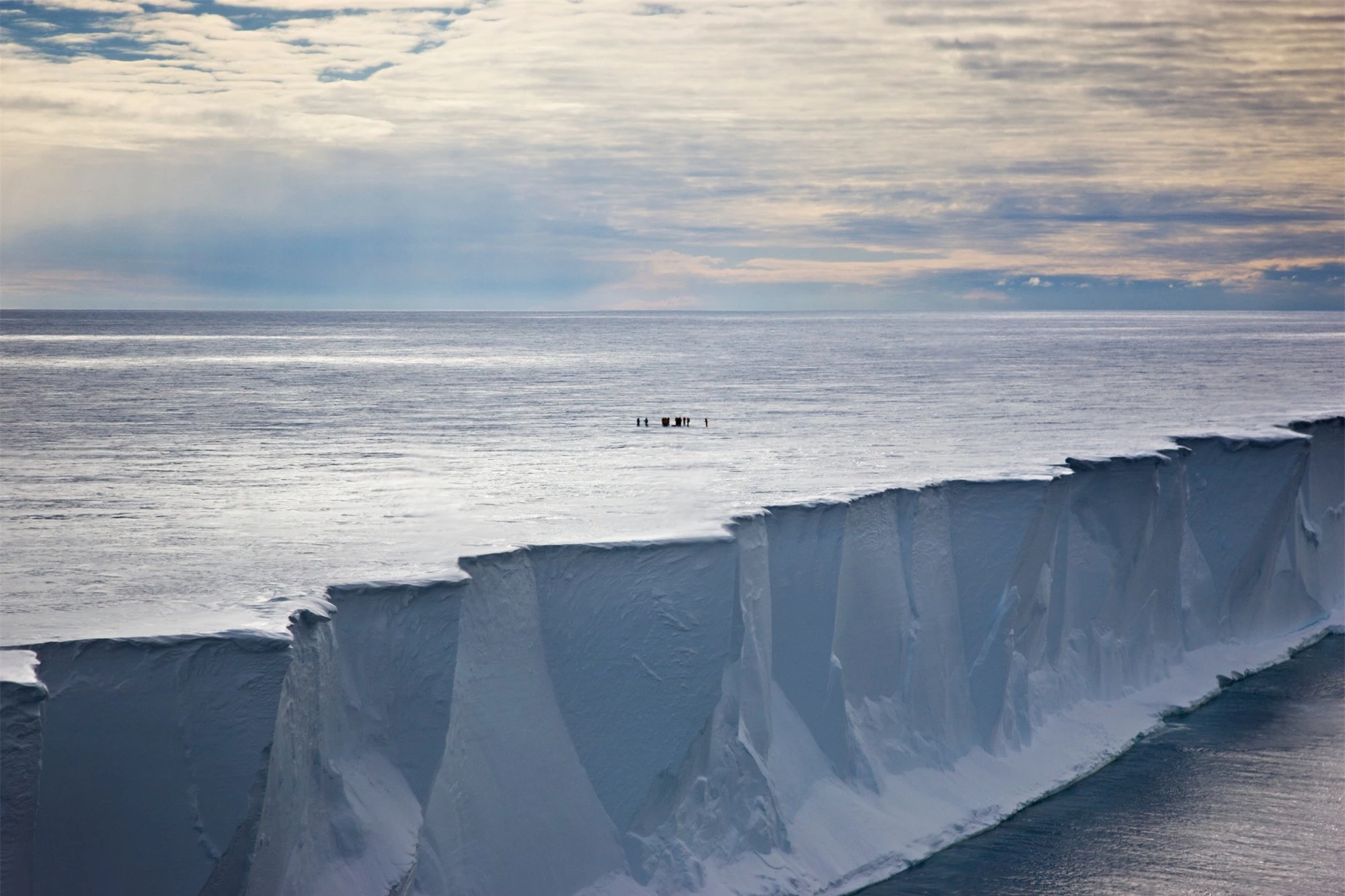 Bức tường Nam Cực: Bí ẩn ẩn giấu bên cạnh Trái Đất! - Ảnh 1.