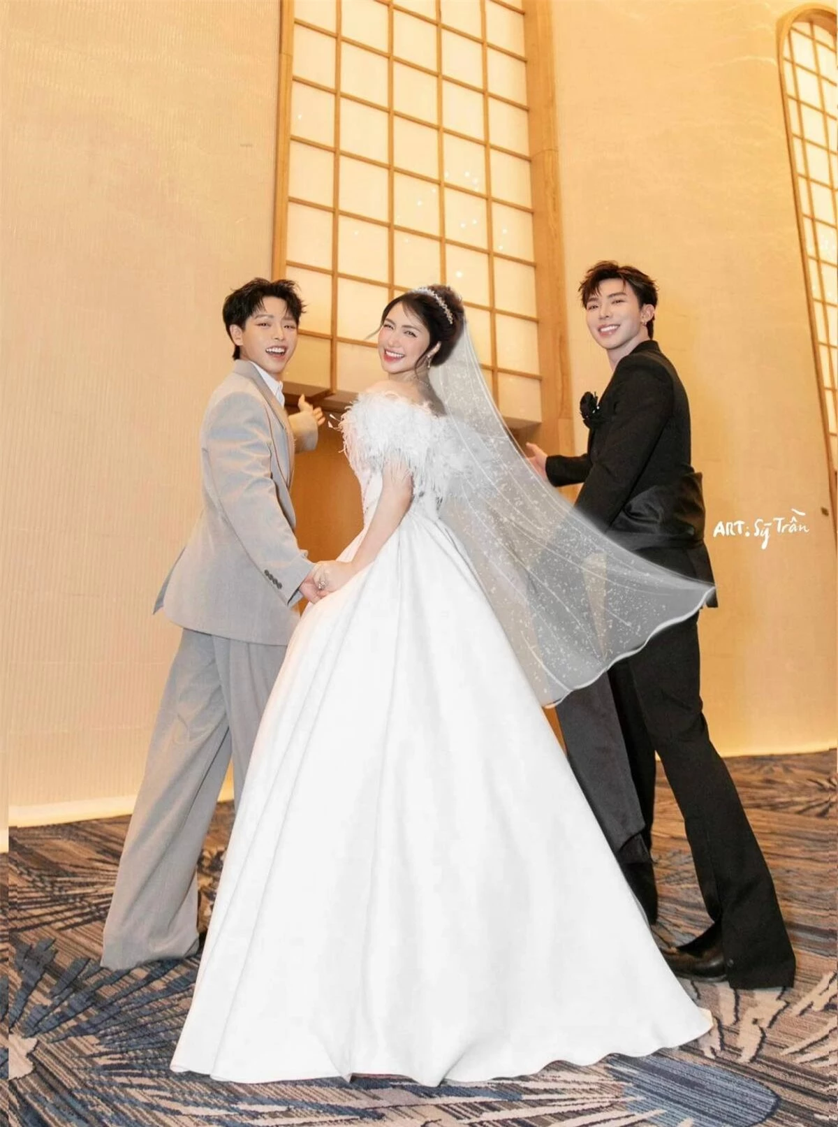Bức ảnh Hòa Minzy mặc váy cưới khiến fan bất ngờ. 