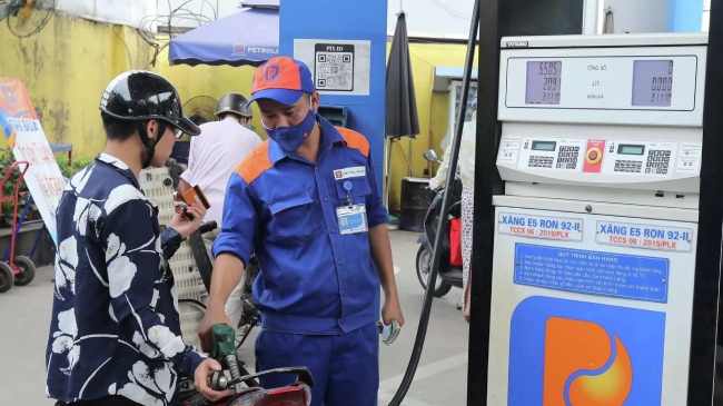 Xăng dầu đồng loạt giảm giá 