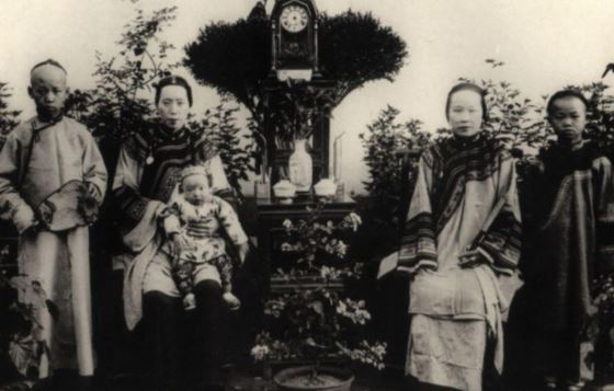 Ảnh hiếm cuối thời nhà Thanh: Hé lộ hình ảnh 'phú nhị đại' 100 năm trước, cảnh tượng Vạn Lý Trường Thành gây bất ngờ