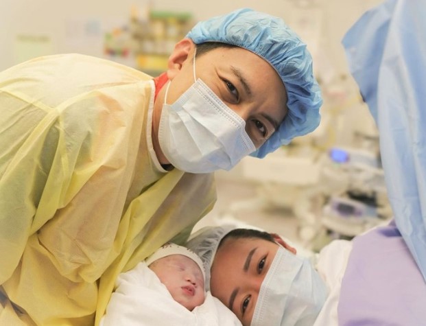 Nam vương TVB làm đám cưới 'trĩu vàng' với con gái 'Vua đồ lót': Nhận ngay nhà 245 tỷ đồng, đón quý tử khi U50