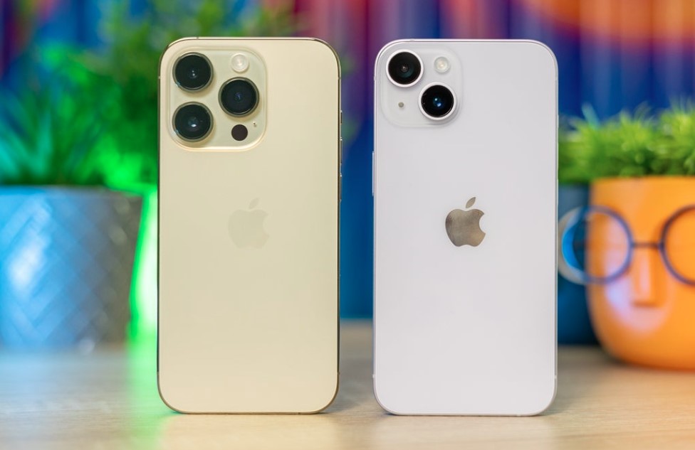 Vì sao không nên mua iPhone bản 'tiêu chuẩn', nên chọn ngay bản Pro?