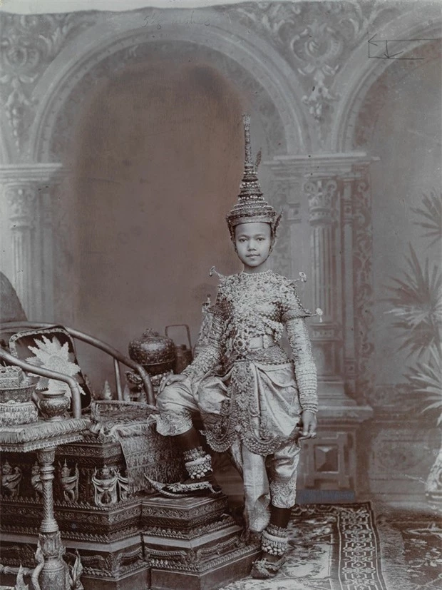 Bộ ảnh hiếm chụp các nhân vật hoàng tộc khắp thế giới 100 năm về trước - Ảnh 3.