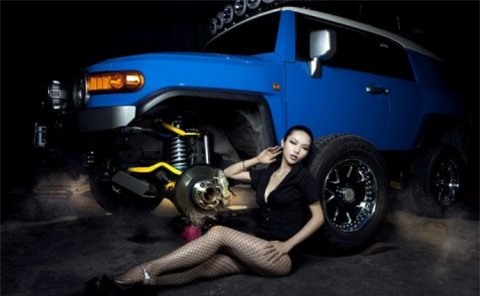 Ngắm 'cô nàng sửa xe' cực gợi cảm ảnh 4