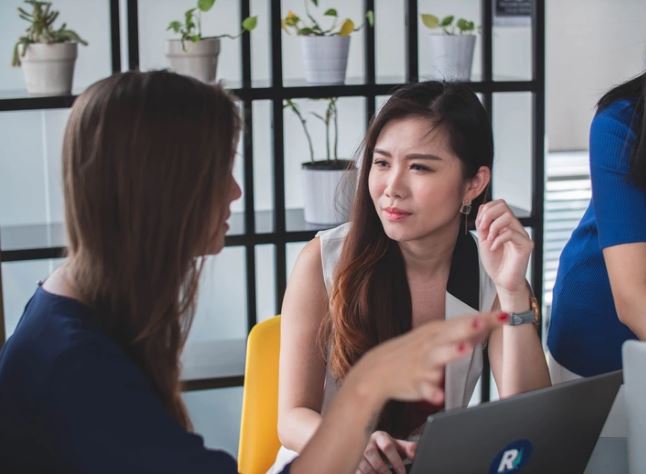 Kiên trì ứng dụng loạt 'kế sách' hay, nàng công sở chiếm trọn cảm tình của vị sếp khó tính chỉ trong vài tháng