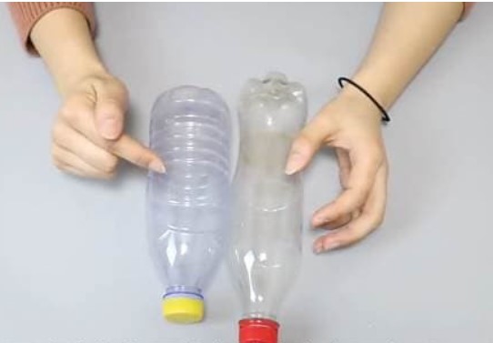 Quăng 2 vỏ chai nước vào máy giặt, quần áo sạch sẽ không xộc xệch, thật thông minh để học hỏi