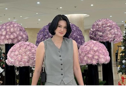 'Hoa khôi bóng chuyền' Kim Huệ U40 khiêm tốn nhận xập xệ, diện bikini chơi bóng lấp ló hình xăm vị trí hiểm