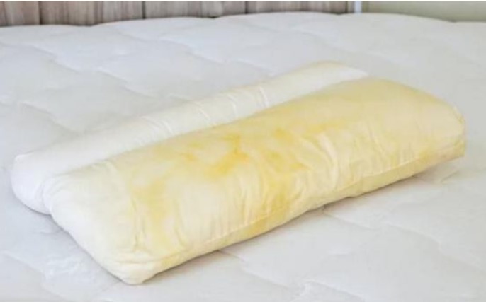 Cách tẩy vết ố vàng trên gối trắng, trả lại vẻ ngoài như mới mà cực tiết kiệm