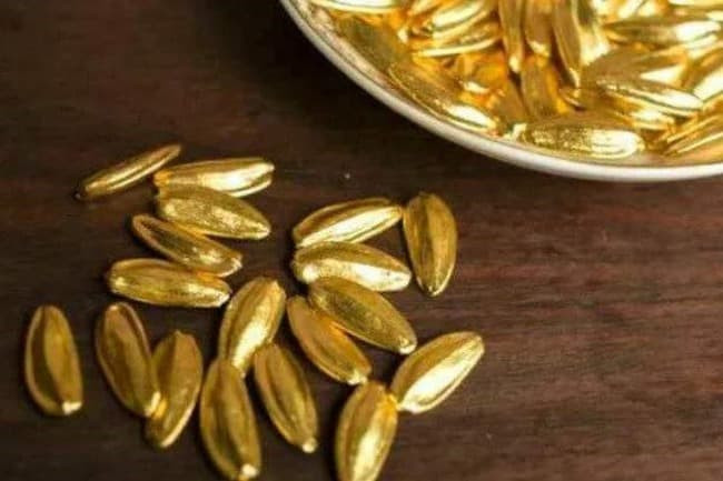 Hoàng đế ban thưởng hạt dưa bằng vàng, tại sao các phi tử đều vui mừng khôn xiết?