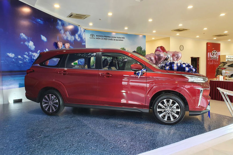 Đua doanh số với Mitsubishi Xpander, Toyota Veloz Cross nhận ưu đãi lớn trong tháng 12 