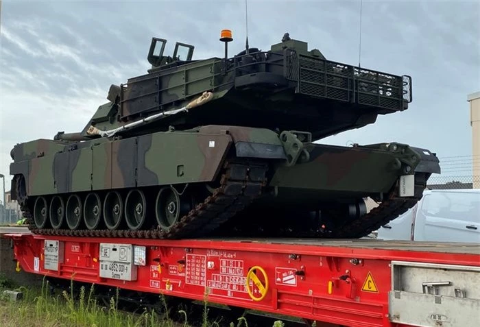 Tác giả của một bài phân tích đăng trên tạp chí Forbes cảnh báo rằng xe tăng Abrams do Mỹ viện trợ Ukraine thuộc biến thể khá cũ kỹ và chúng có thể rơi vào tình trạng hỏng hóc bất cứ lúc nào.