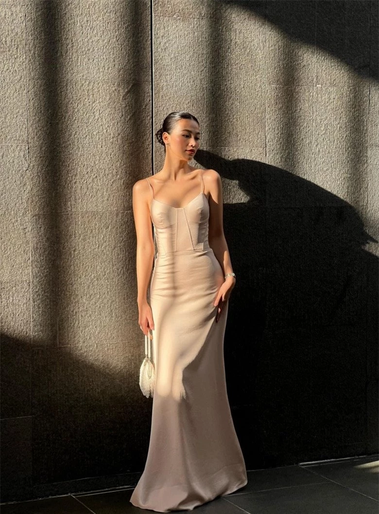 Hoa hậu Bến Tre là bạn thân Hà Tăng đi ăn cưới mặc đơn giản mà sang, đứng cạnh ngọc nữ không bị dìm - 1