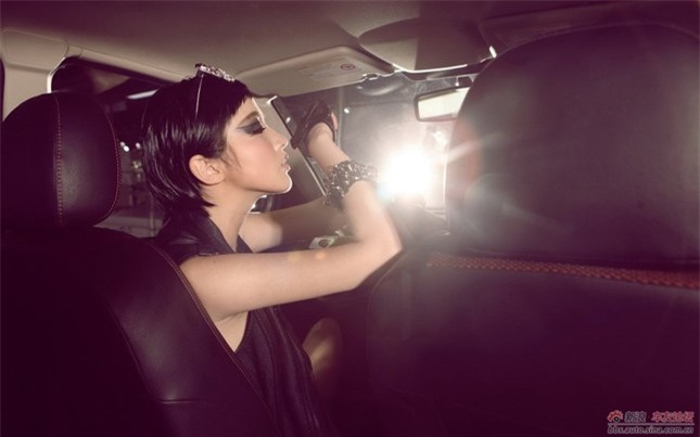 Mỹ nhân quyến rũ bên xế lạ ảnh 15