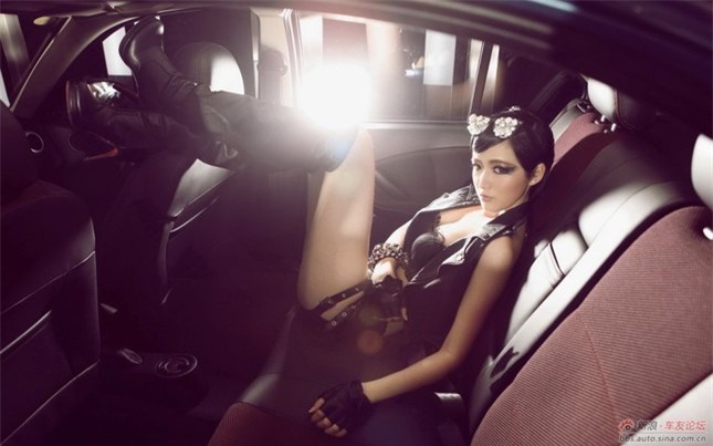 Mỹ nhân quyến rũ bên xế lạ ảnh 7