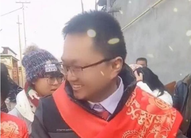 Cặp đôi mới cưới, cô dâu không trang điểm, chú rể nói không quan trọng: như vậy tiết kiệm tiền, tôi yêu con người của cô ấy