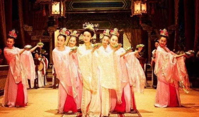 Trong lịch sử phi tần hậu cung thì Hoàng Đế nào có nhiều phi tần nhất? Hậu cung khổng lồ nhất có một vị lên đến hơn 40.000 người