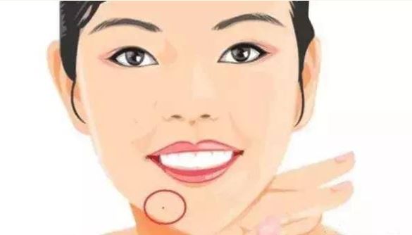 Năm nốt ruồi tài lộc trên cơ thể sẽ trúng quý nhân, dễ được lãnh đạo đánh giá cao, có thể kiếm được nhiều tiền