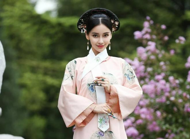 Bà nhận được nhiều sự tôn trọng của Hoàng đế, nhưng cả năm lại chỉ tắm 1 lần, còn uống cả nước bẩn?