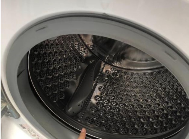 Mẹo vệ sinh máy giặt lồng ngang tại nhà mà không cần đến thợ