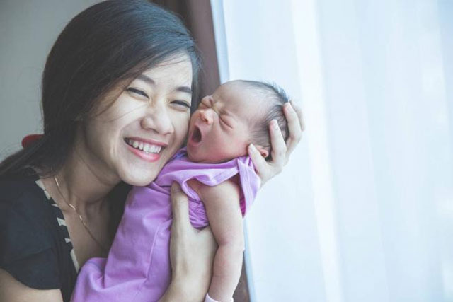 Bé bỗng nhiên cười khi đang ngủ, có phải là một giấc mơ ngọt ngào?