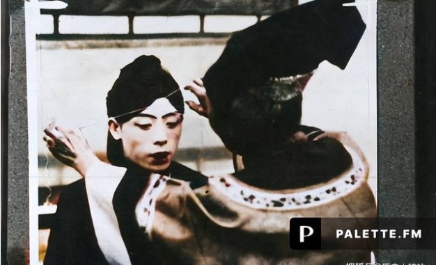 Bộ ảnh ghi lại cận cảnh quá trình "xuất giá" của tiểu thư quý tộc nhà Thanh: Ấn tượng mũ đội đầu của cô dâu