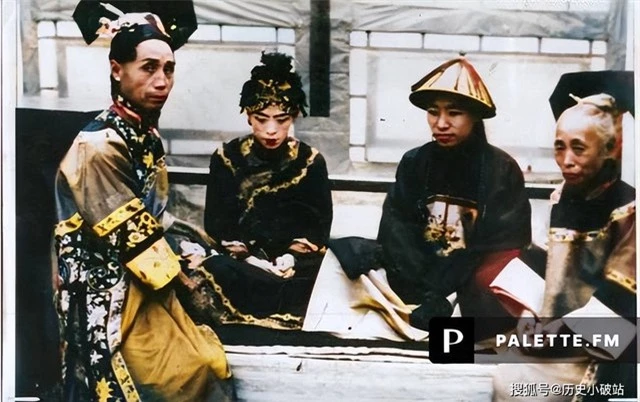 Bộ ảnh ghi lại cận cảnh quá trình "xuất giá" của tiểu thư quý tộc nhà Thanh: Ấn tượng mũ đội đầu của cô dâu- Ảnh 5.