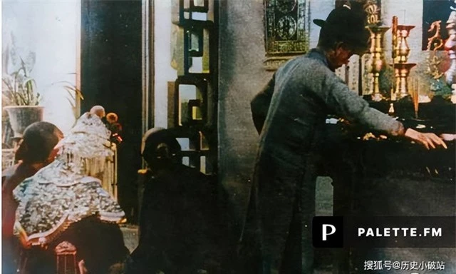 Bộ ảnh ghi lại cận cảnh quá trình "xuất giá" của tiểu thư quý tộc nhà Thanh: Ấn tượng mũ đội đầu của cô dâu- Ảnh 6.