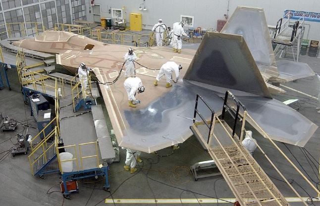 Mỹ tốn số tiền khổng lồ 200 triệu USD cho việc tái sản xuất một tiêm kích F-22