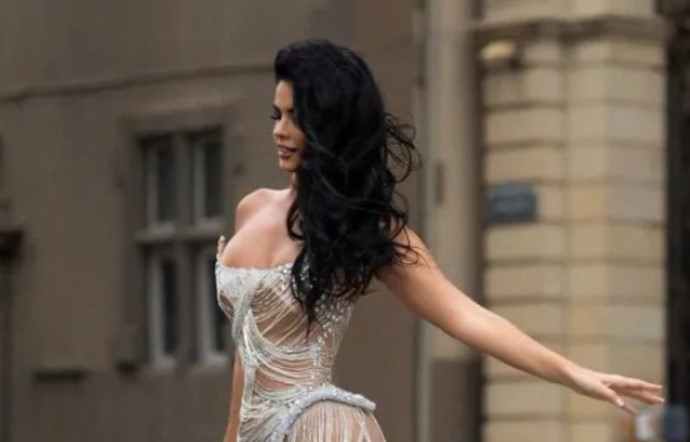 Các mỹ nhân thể thao diện đồ 'thiếu vải' gây sốt: Người nhận mưa lời khen, người bị cảnh sát đuổi khỏi sân