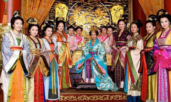 Tại sao trong cung lại có rất nhiều cung tần mỹ nữ hầu hạ Hoàng đế?