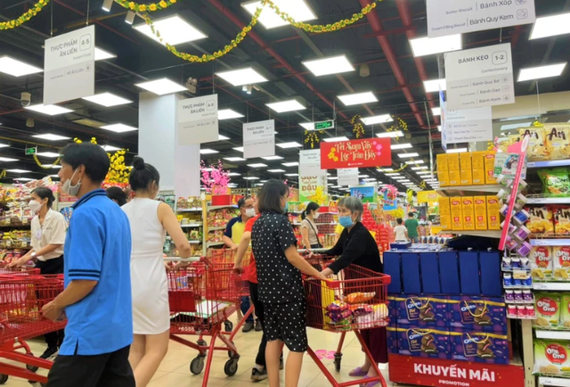 Nhiều siêu thị tung khuyến mãi, giảm giá đến 50% dịp Tết