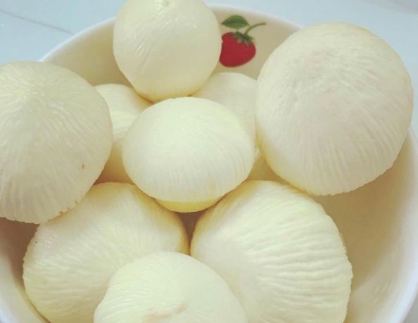 Thứ tinh túy bên trong quả dừa từng bị bỏ đi nay được bán với giá cao vẫn hút người mua