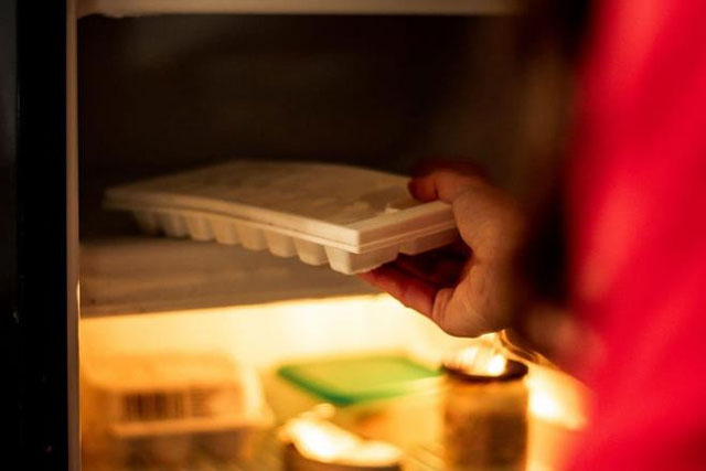 Đây là lý do vì sao ở ngăn mát tủ lạnh thì có đèn, còn ngăn đá lại không