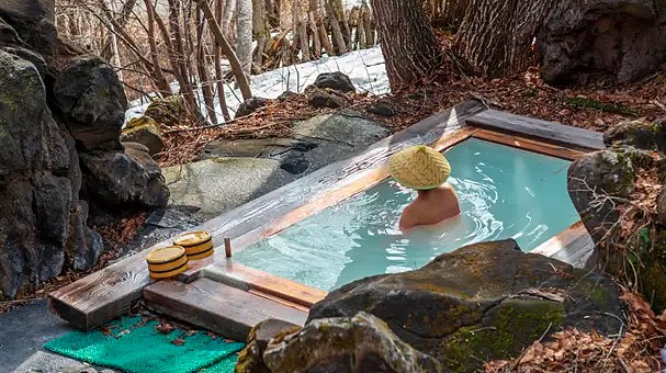 Bí quyết sống thọ của người Nhật nhờ tắm khoáng nóng