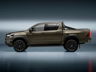 Cận cảnh Toyota Hilux 2024: Động cơ hybrid, chỉnh điều hòa bằng giọng nói