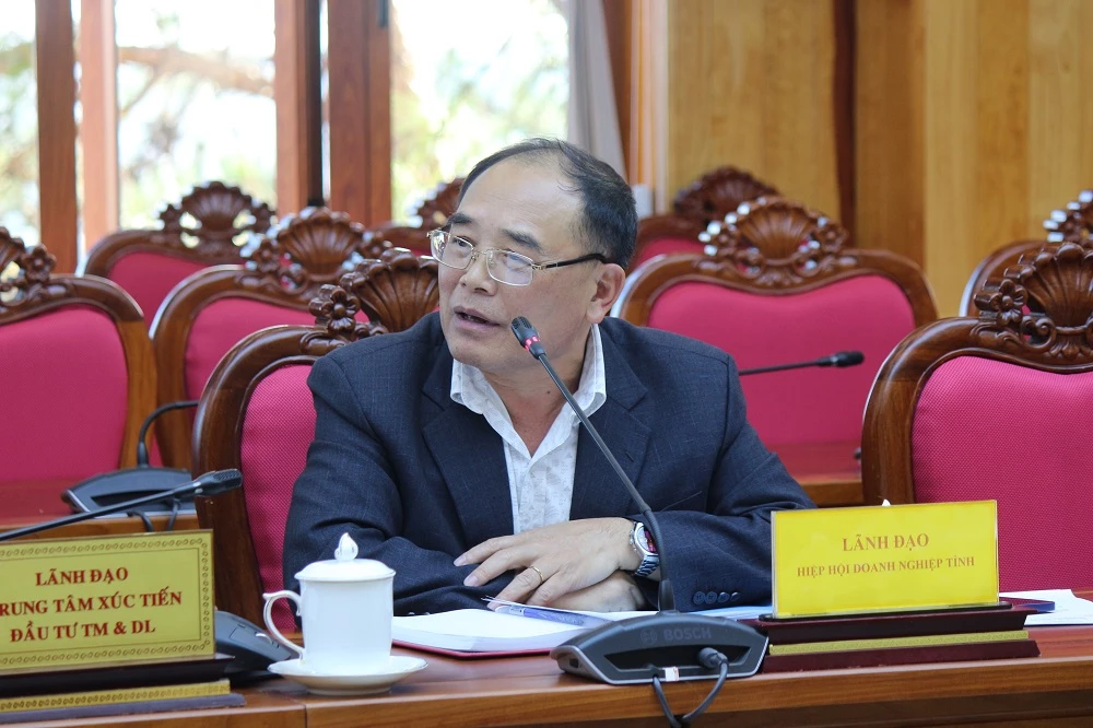 Lãnh đạo Hiệp hội Doanh nghiệp tỉnh Lâm Đồng trao đổi tại buổi làm việc.