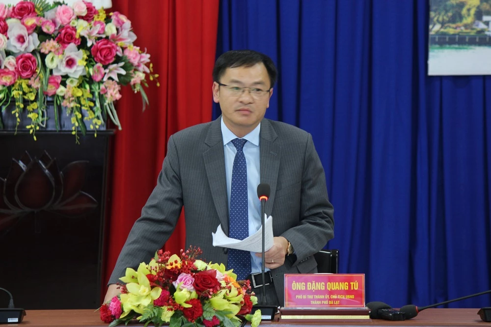 Ông Đặng Quang Tú - Chủ tịch UBND TP Đà Lạt, chia sẻ thông tin tại buổi họp báo.