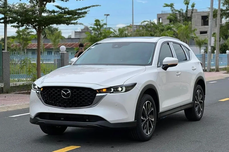 Mazda CX-5 giữ vững ngôi đầu.