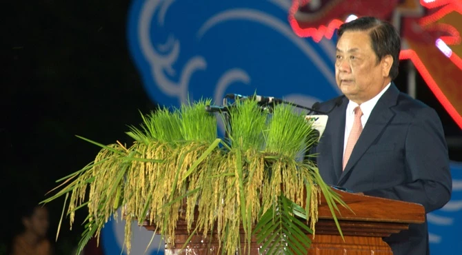 Bộ trưởng Bộ NN&PTNT Lê Minh Hoan phát biểu khai mạc Festival.