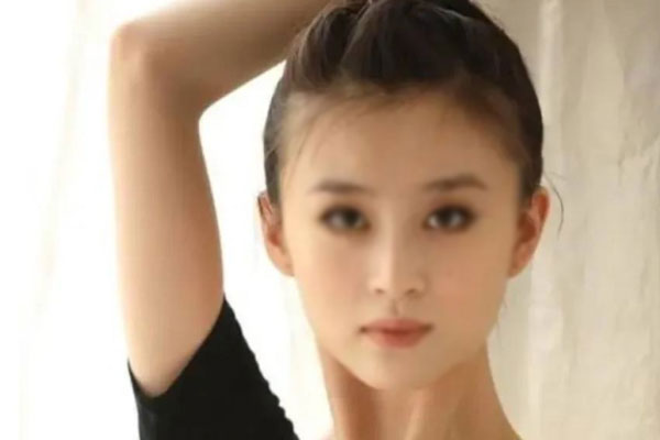 Mỹ nhân 'đẹp hơn Lưu Diệc Phi' biến dạng nhan sắc ở tuổi 40, bị tẩy chay chỉ vì 1 tạo hình 'xấu nhất lịch sử'