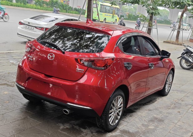 
Mazda2 ‘full option’ lăn bánh 1 năm được chào bán với giá ngỡ ngàng