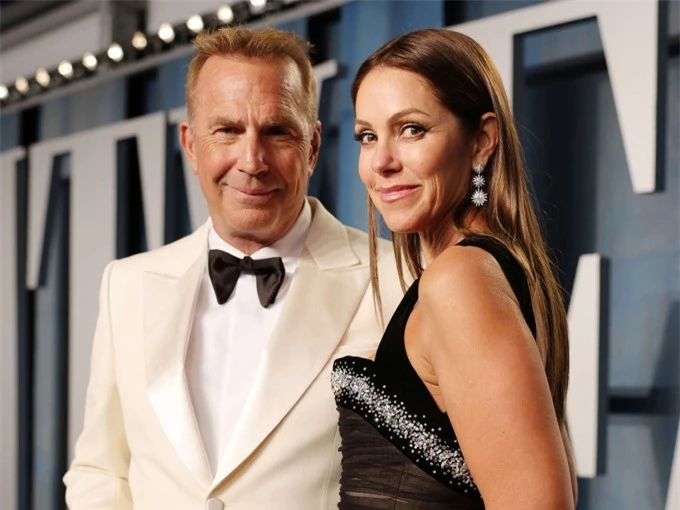 Kevin Costner và Christine Baumgartner