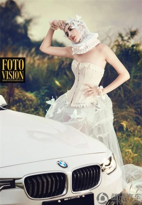 Kiều nữ trắng muốt bên BMW ảnh 3
